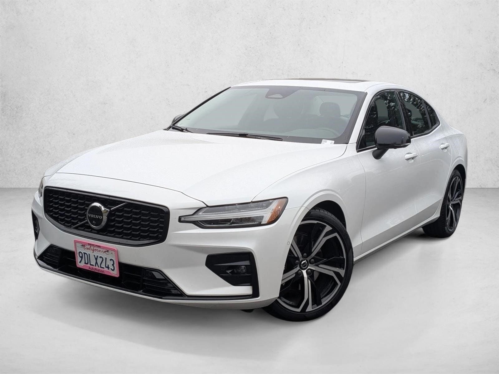 2023 VOLVO S60