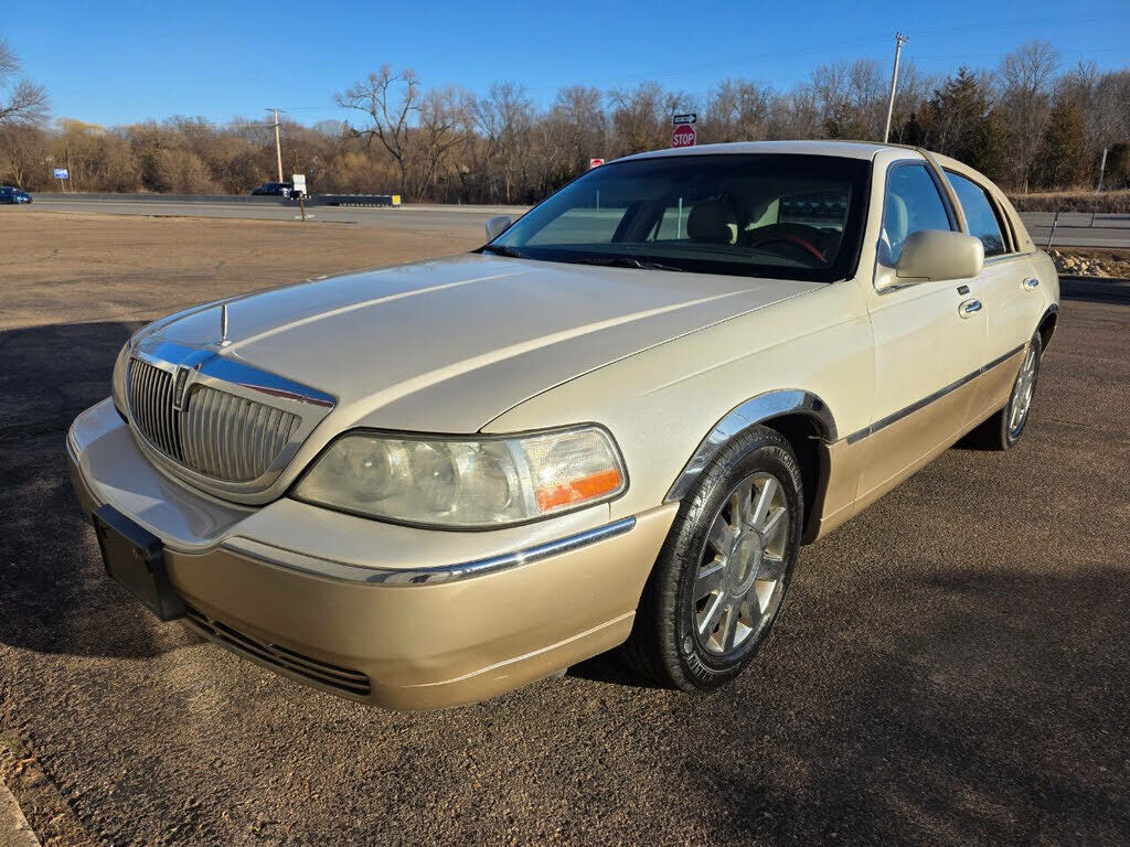 2005 LINCOLN Town Car