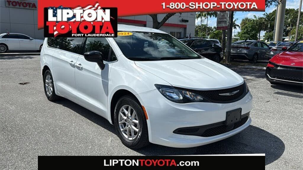 2024 CHRYSLER Voyager