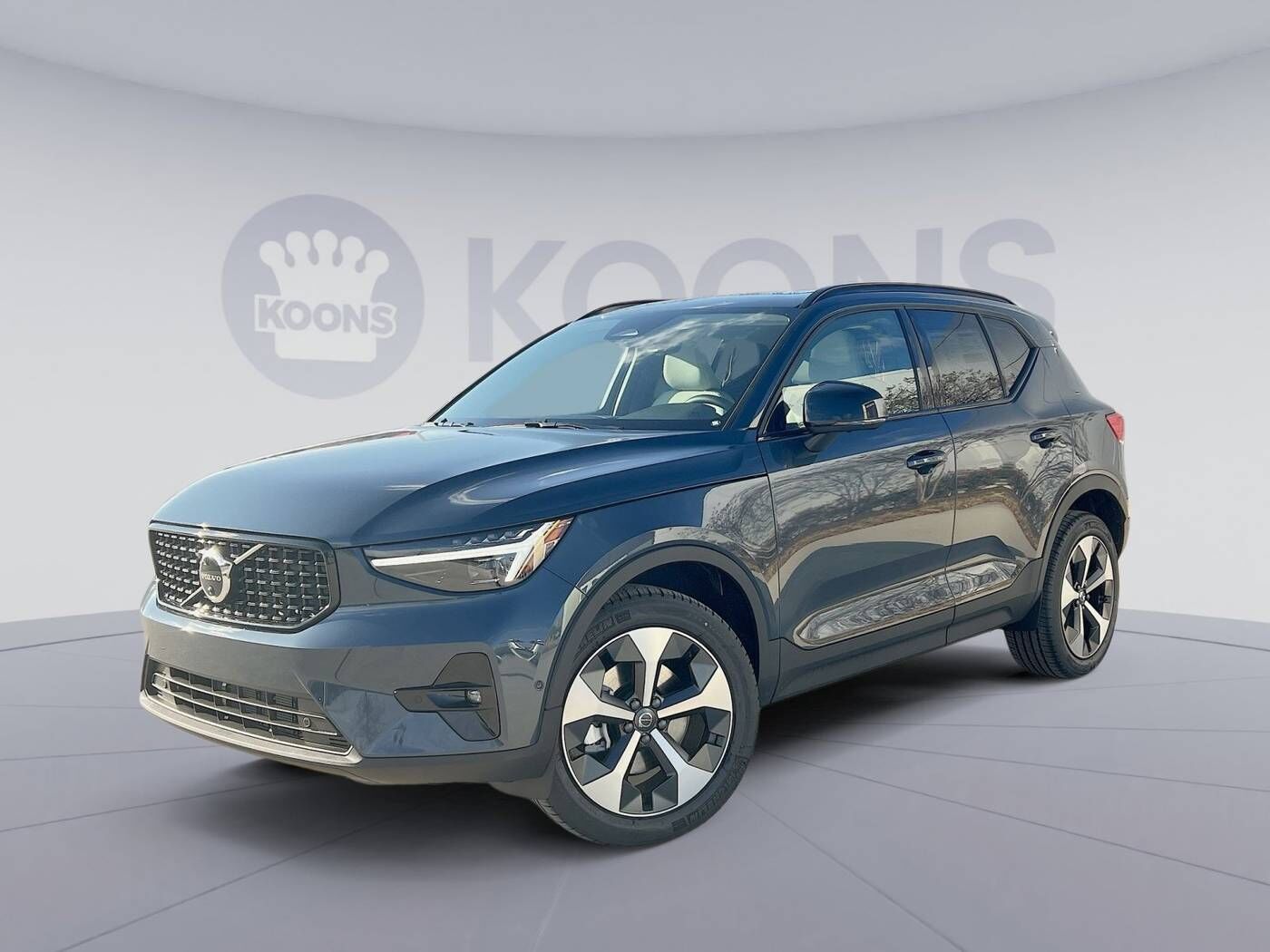 2026 VOLVO XC40