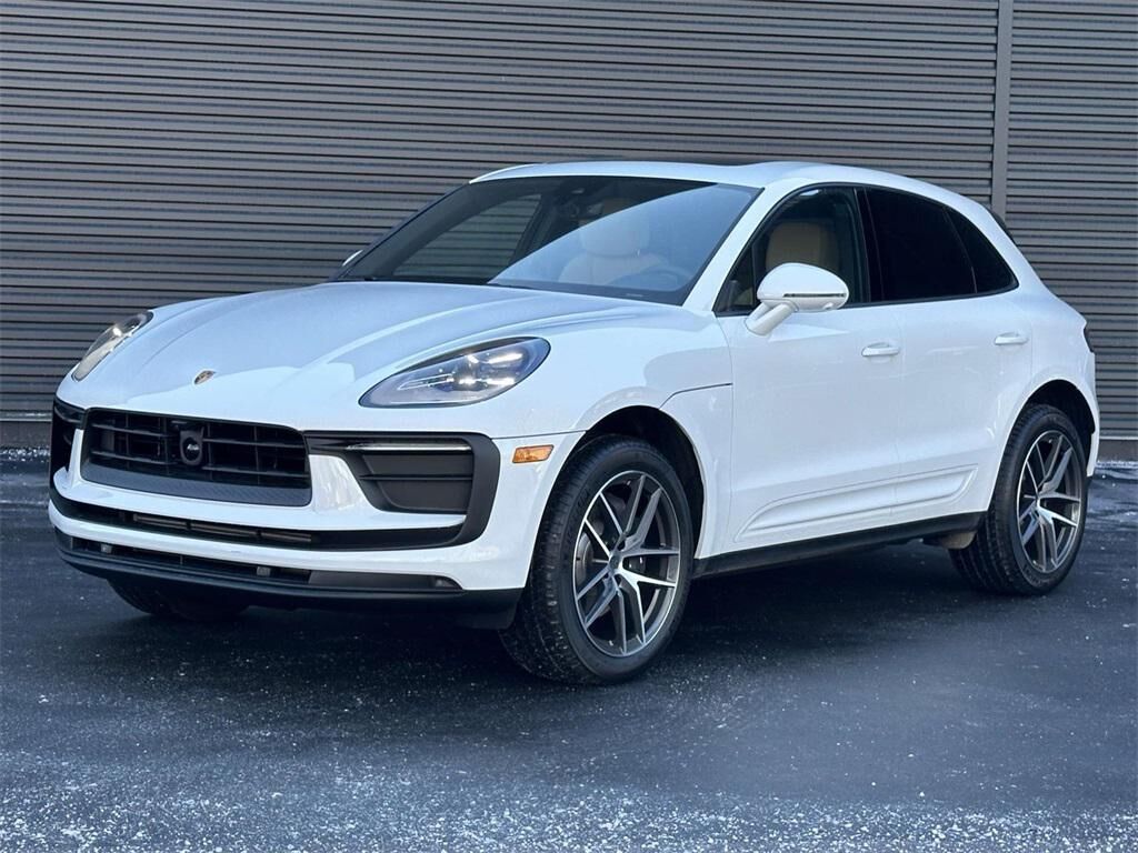 2026 PORSCHE Macan