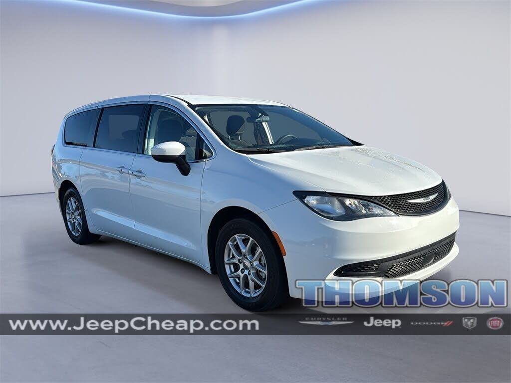 2022 CHRYSLER Voyager