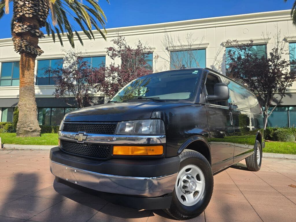 2017 CHEVROLET Express