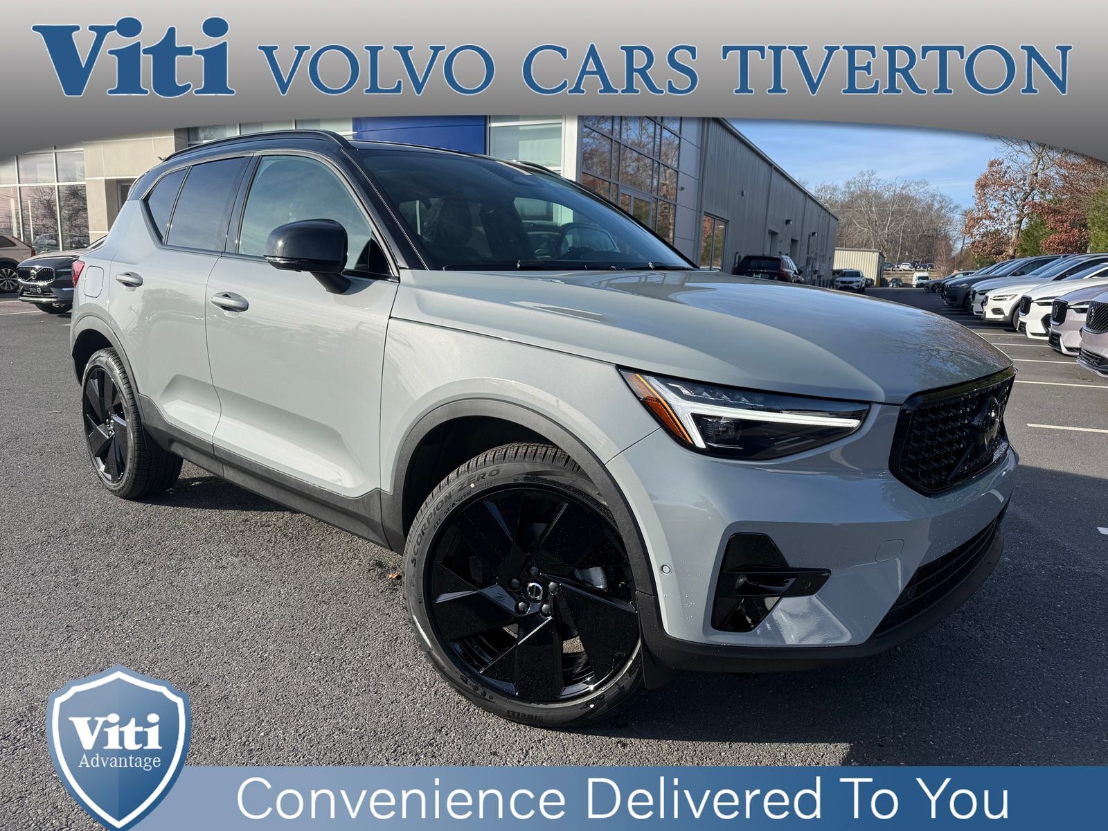2026 VOLVO XC40