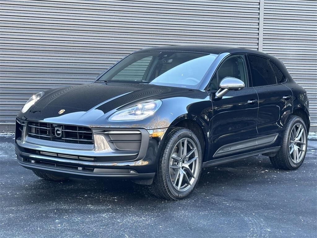 2026 PORSCHE Macan