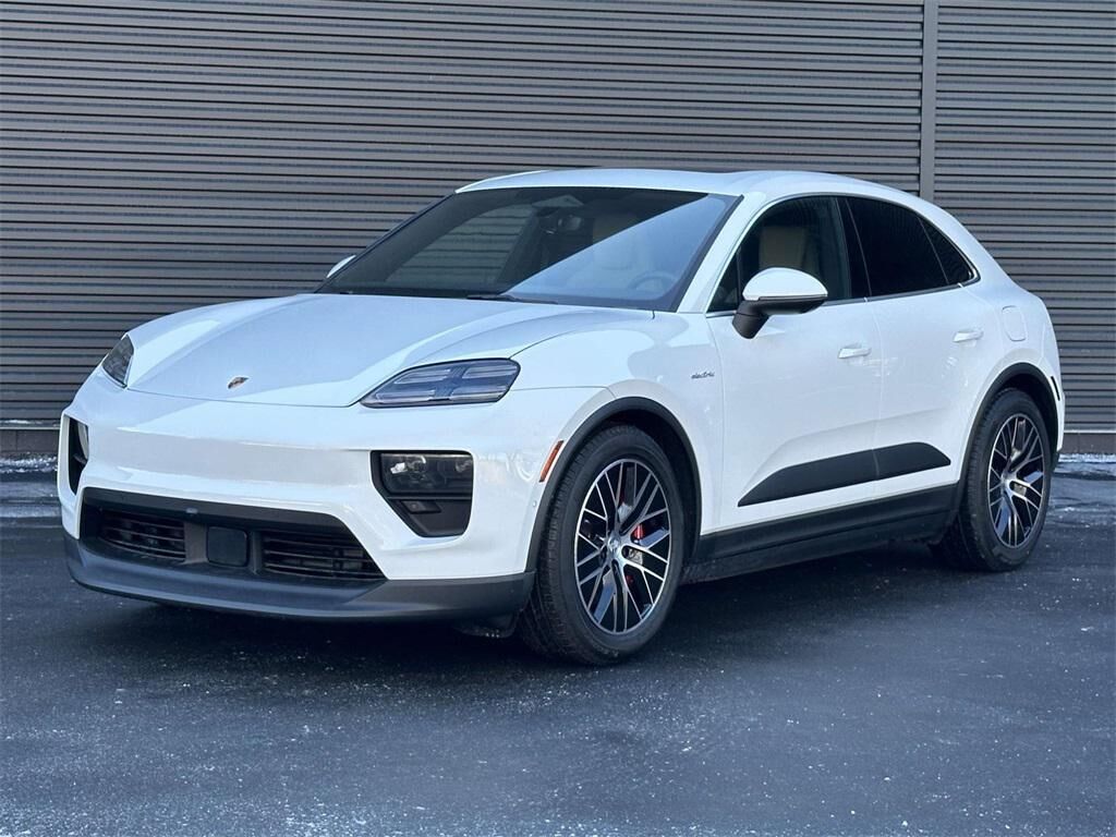 2025 PORSCHE Macan