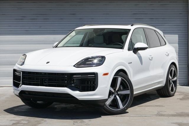 2025 PORSCHE Cayenne
