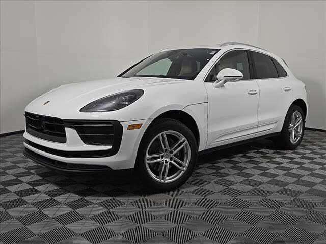 2025 PORSCHE Macan