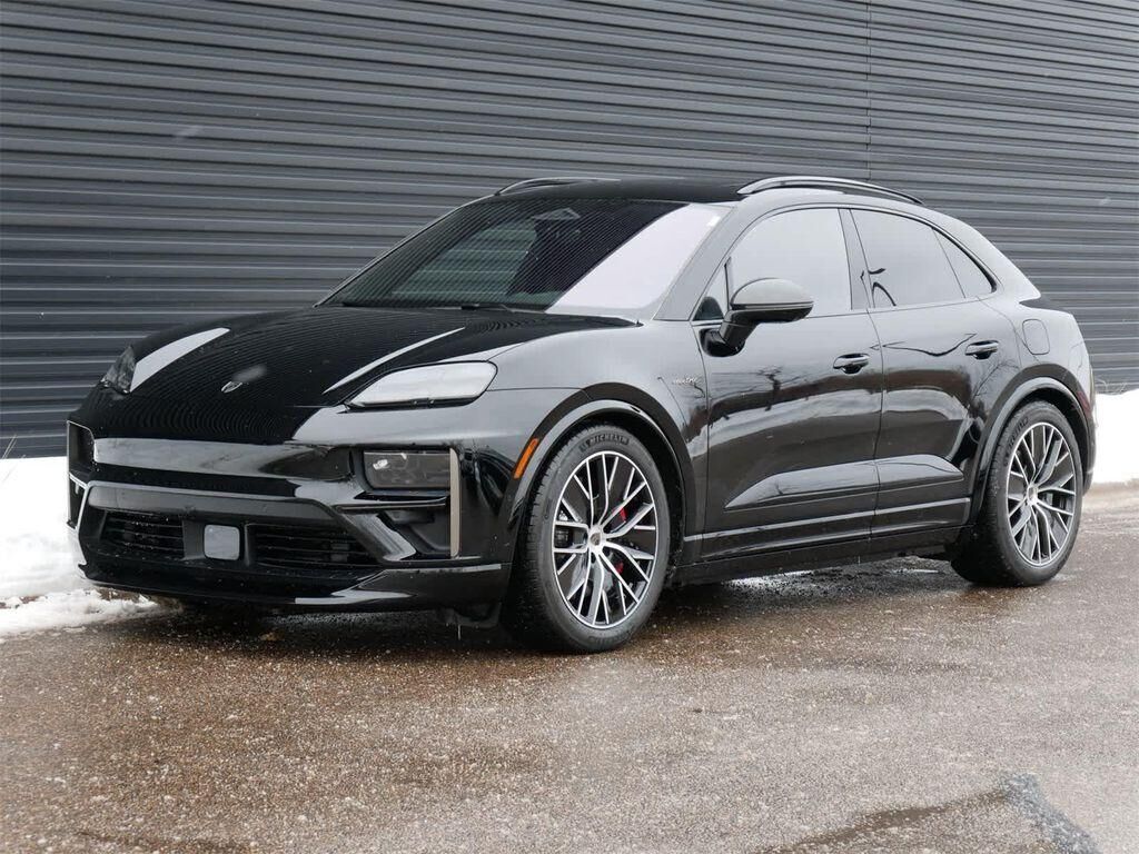 2025 PORSCHE Macan