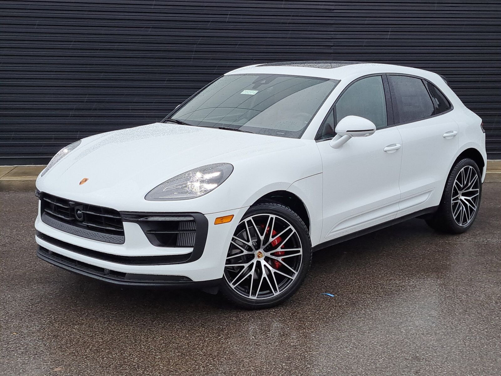 2026 PORSCHE Macan