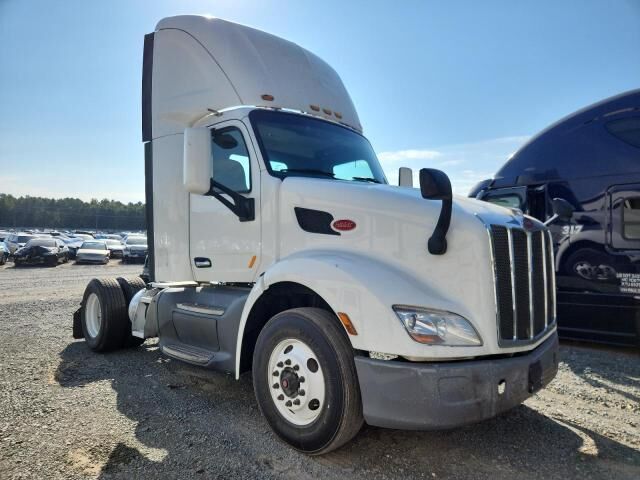 2017 PETERBILT 579