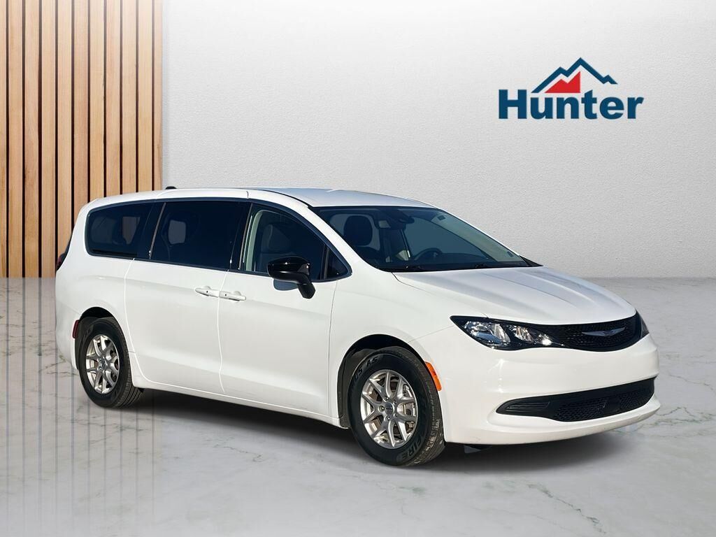 2024 CHRYSLER Voyager
