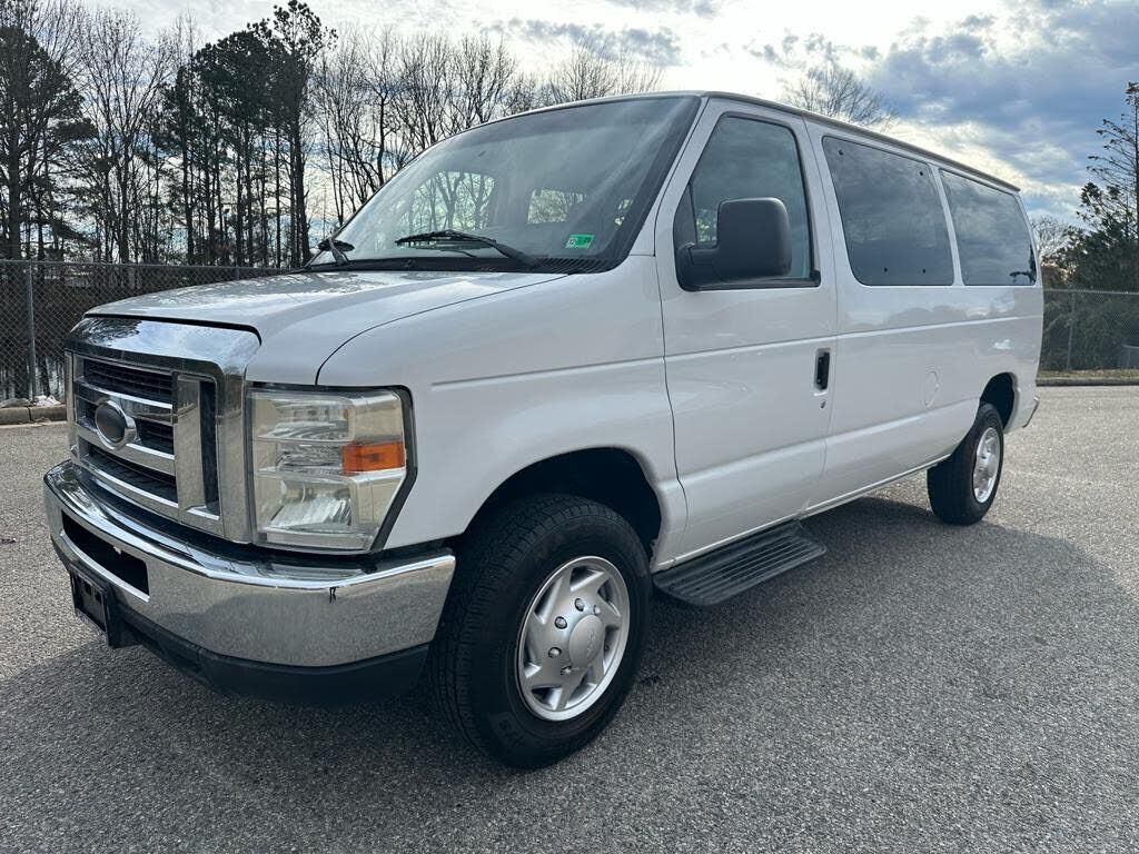 2011 FORD E-350