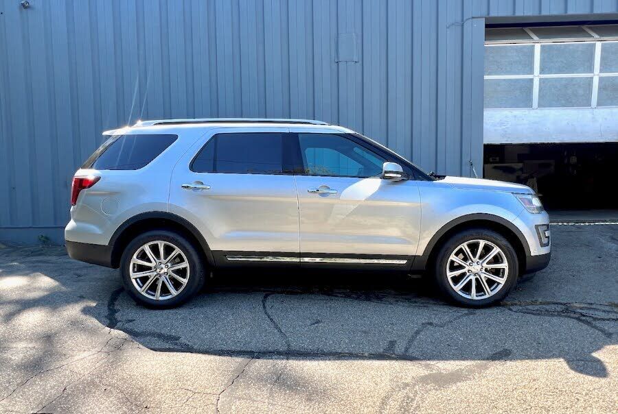 2017 FORD Explorer