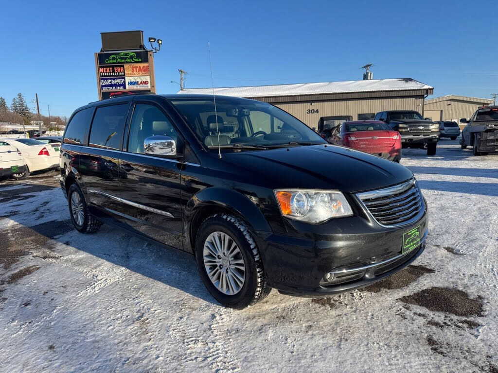 2015 CHRYSLER Town and Country