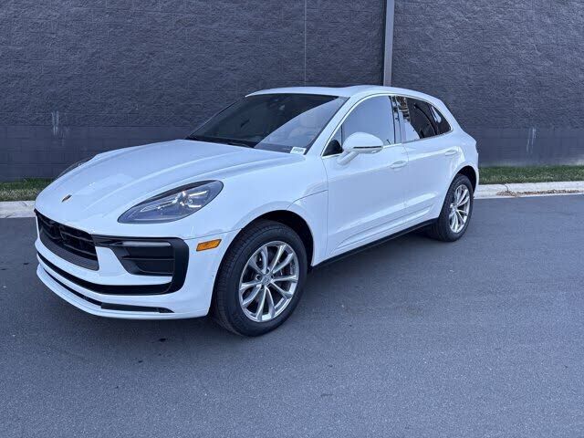 2025 PORSCHE Macan