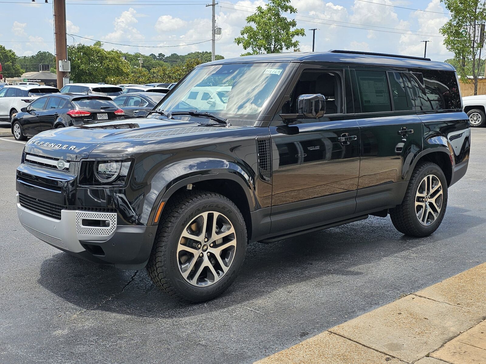 2025 LAND ROVER Defender