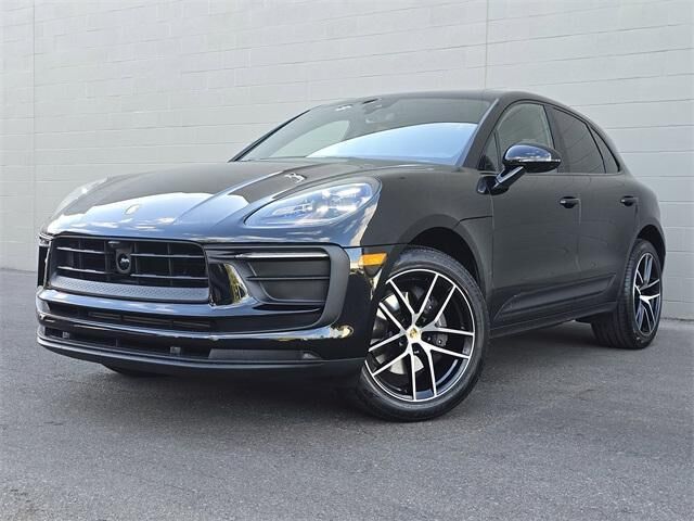 2025 PORSCHE Macan