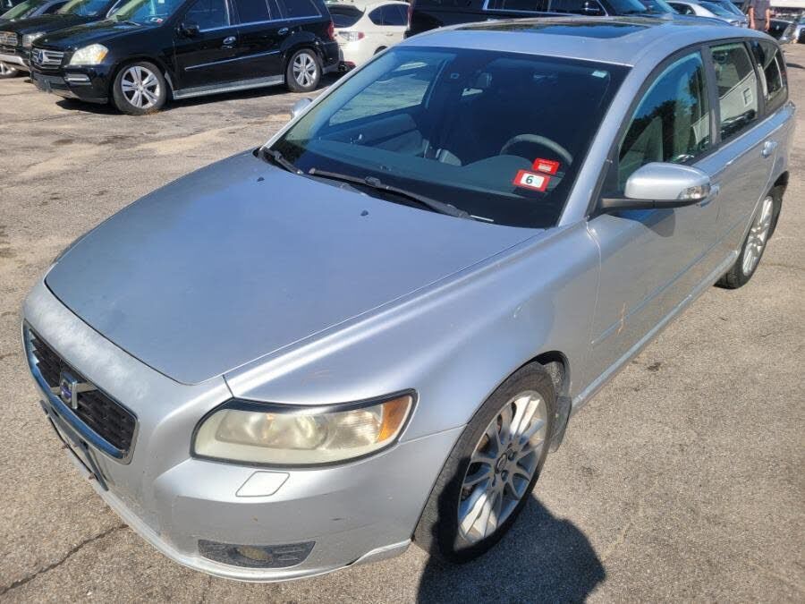 2010 VOLVO V50