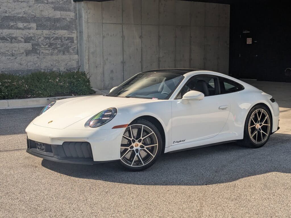 2025 PORSCHE 911