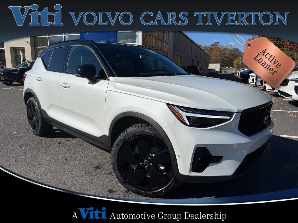 2026 VOLVO XC40