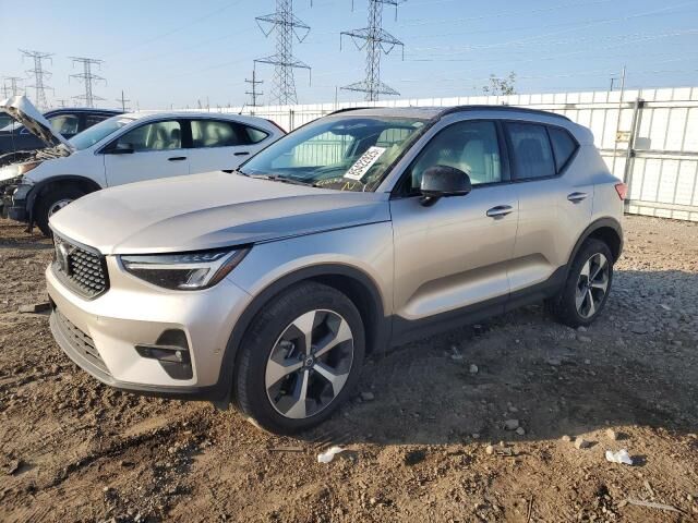 2024 VOLVO XC40