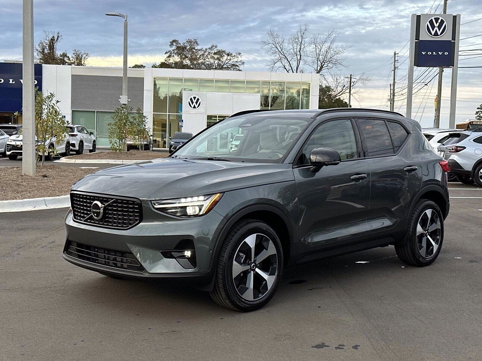 2026 VOLVO XC40