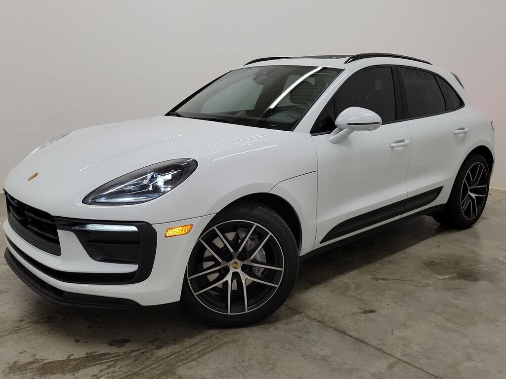 2025 PORSCHE Macan