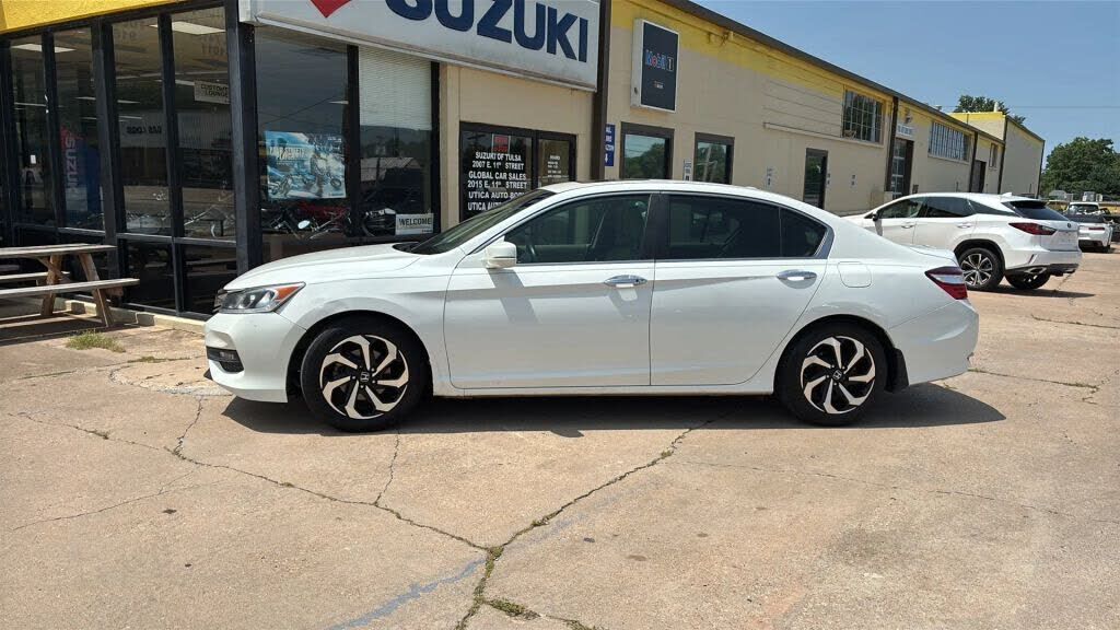 2017 HONDA Accord