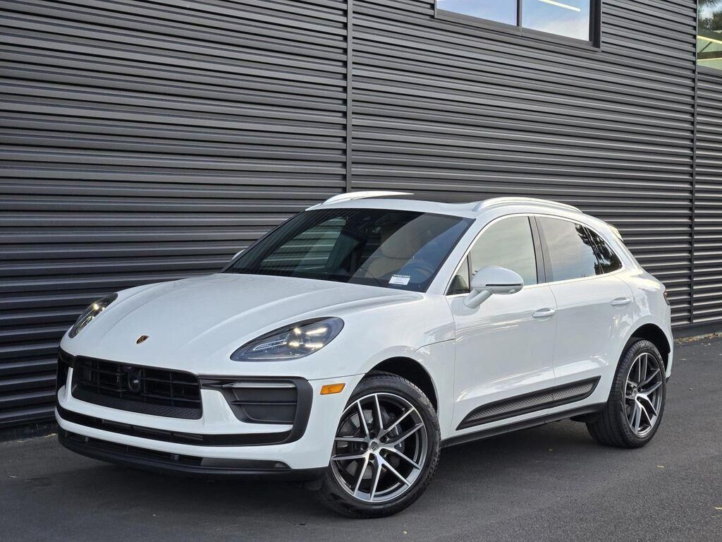 2025 PORSCHE Macan