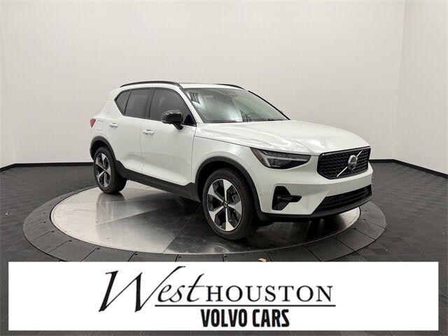 2026 VOLVO XC40