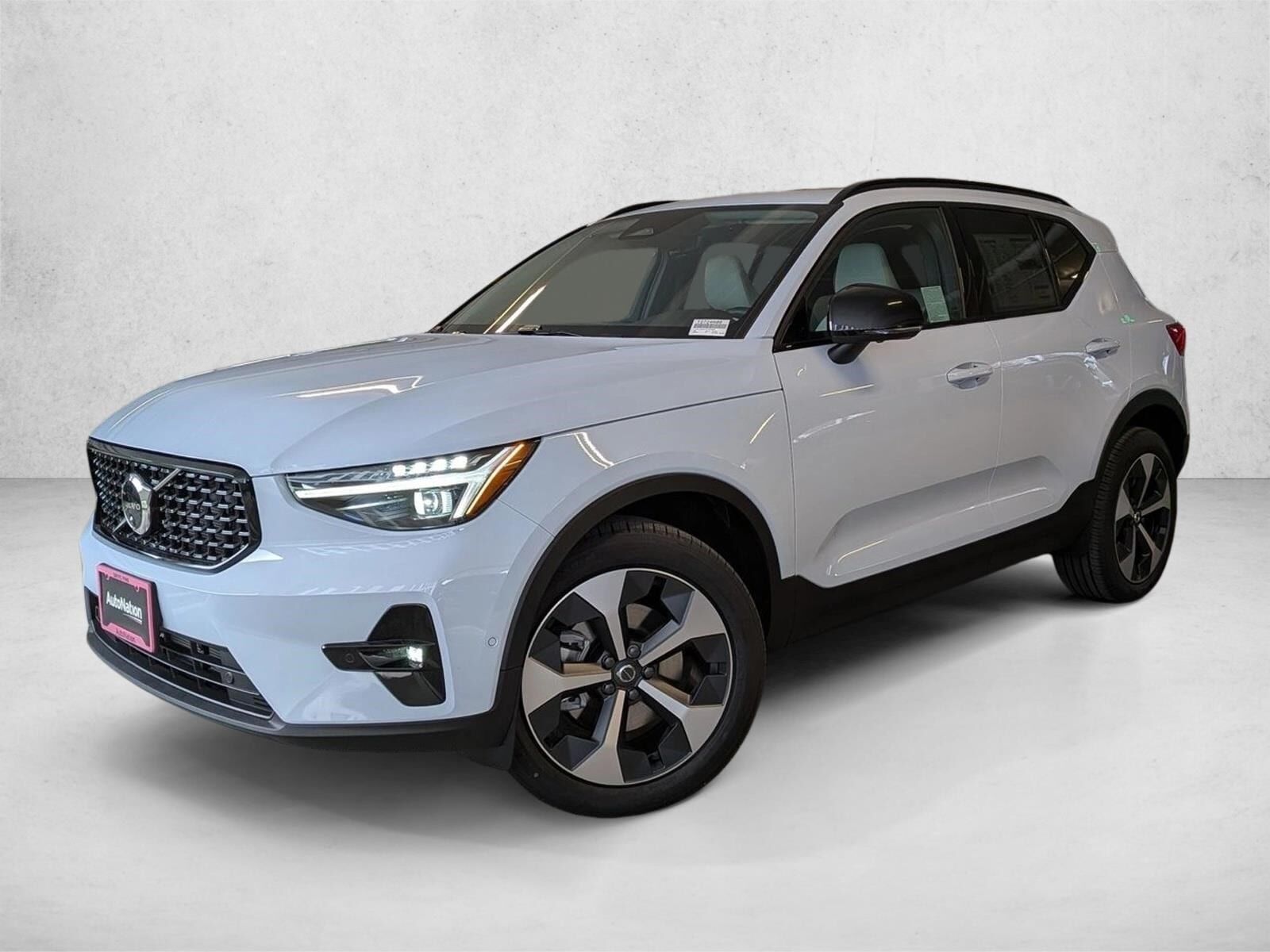 2026 VOLVO XC40