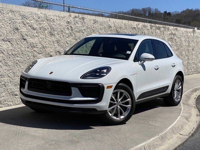 2025 PORSCHE Macan