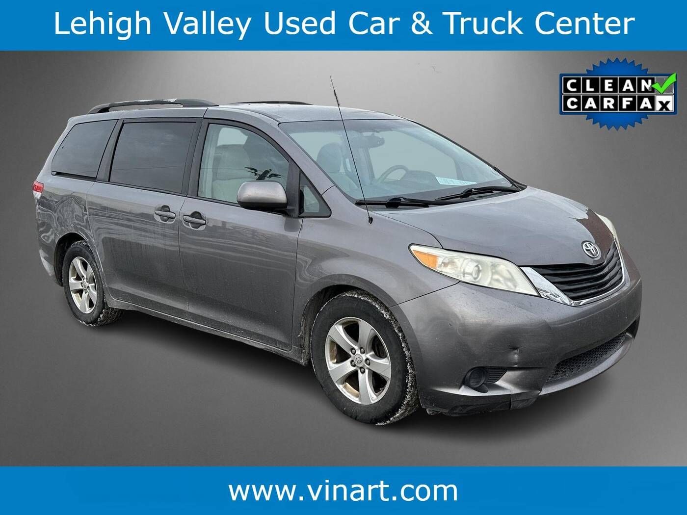 2011 TOYOTA Sienna
