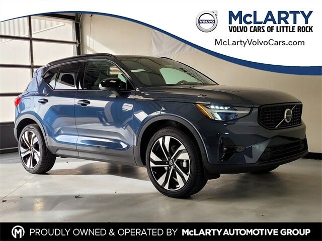 2026 VOLVO XC40