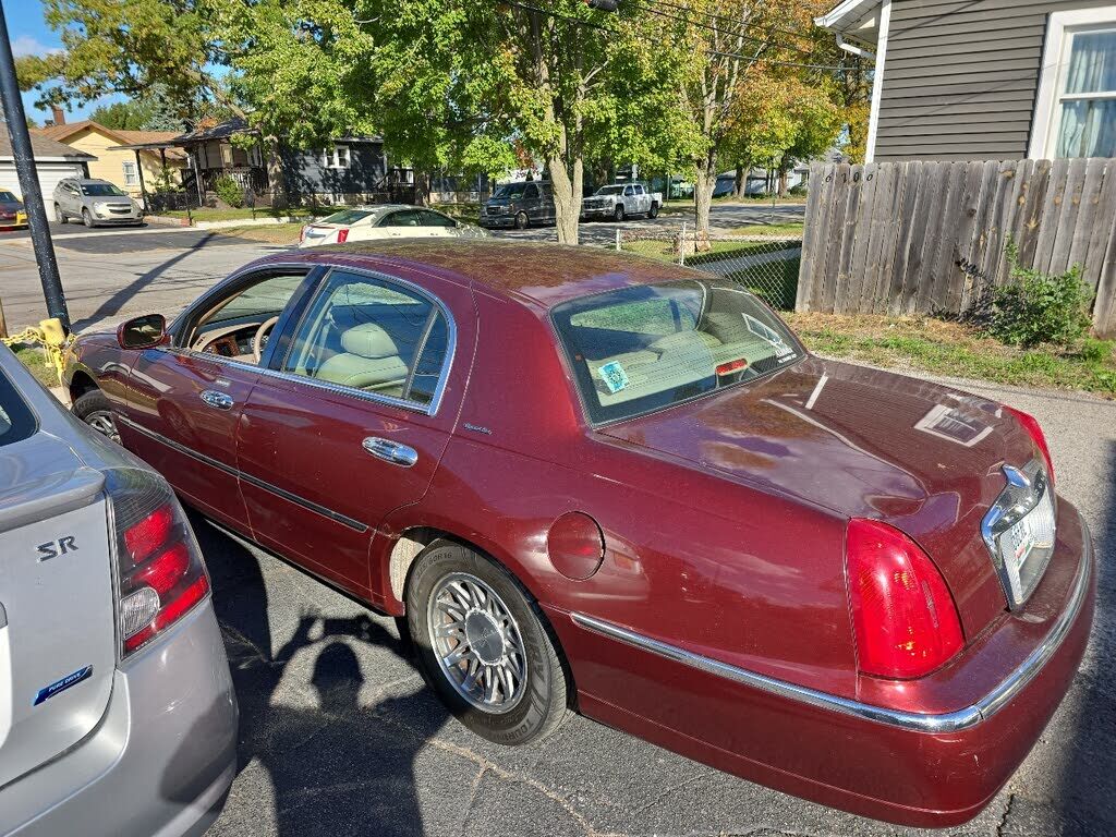 2000 LINCOLN Town Car
