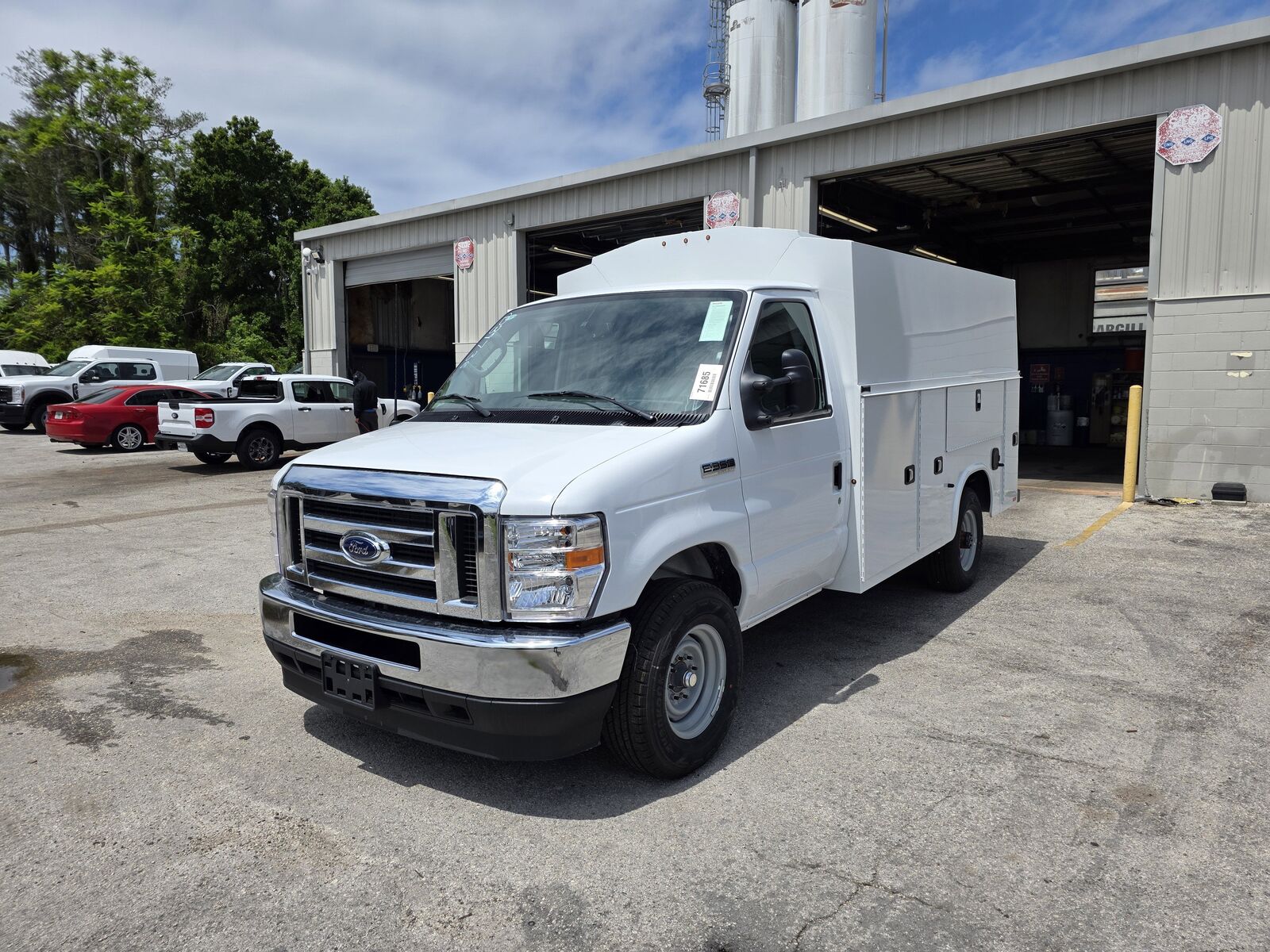 2025 FORD E-350
