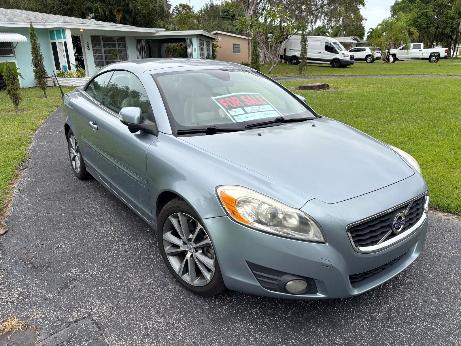 2011 VOLVO C70