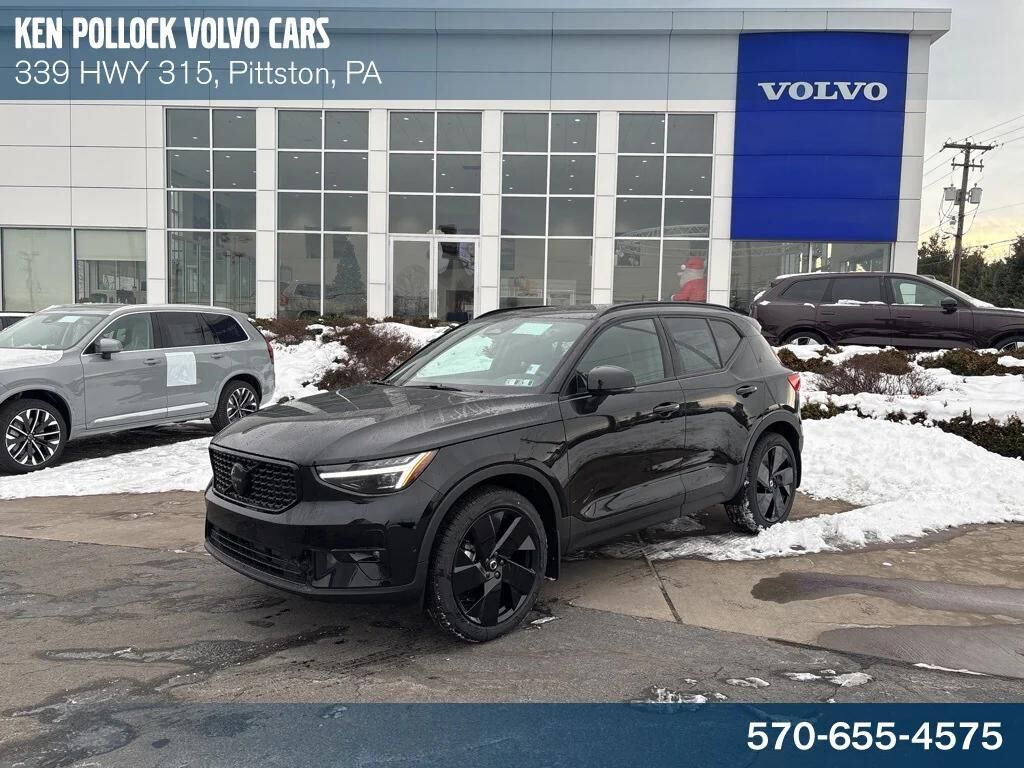 2026 VOLVO XC40