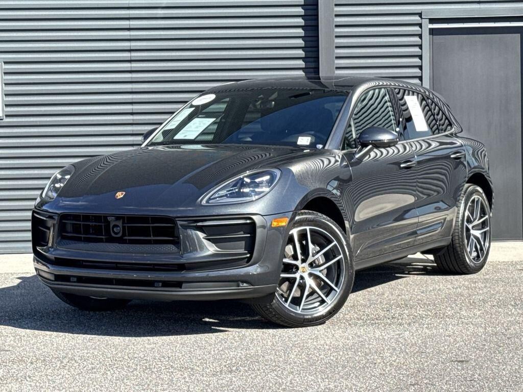 2025 PORSCHE Macan