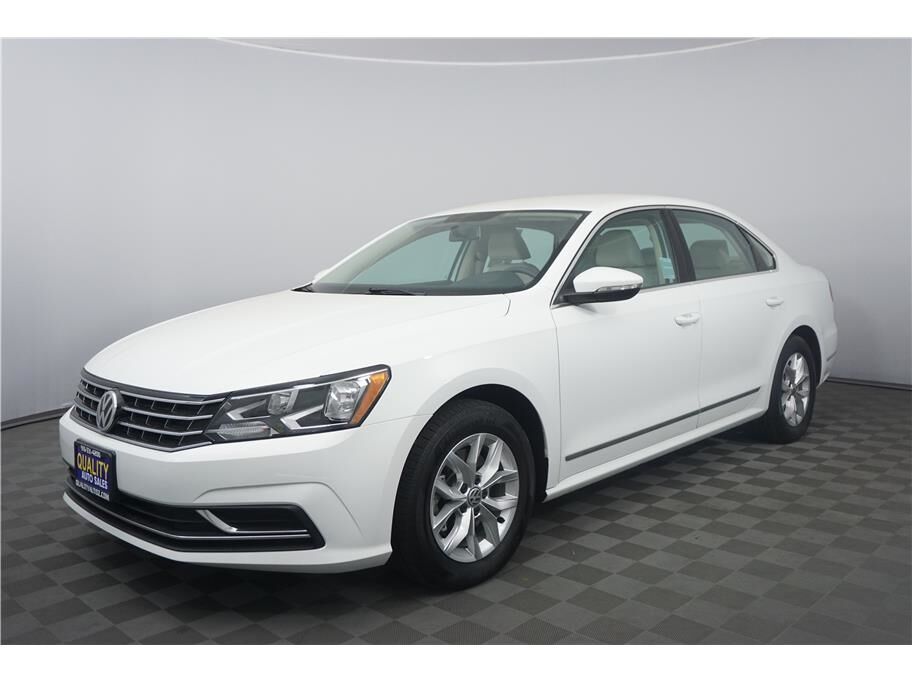 2017 VOLKSWAGEN Passat