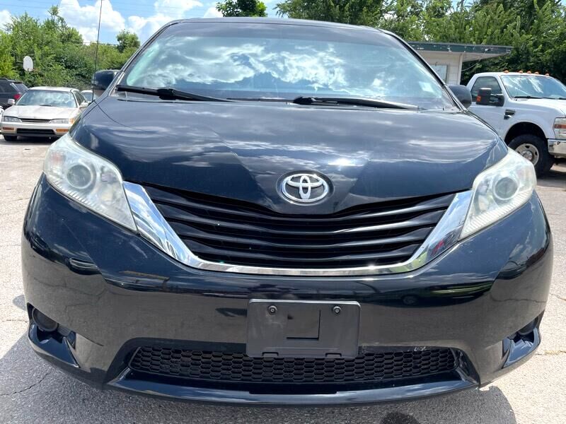 2011 TOYOTA Sienna