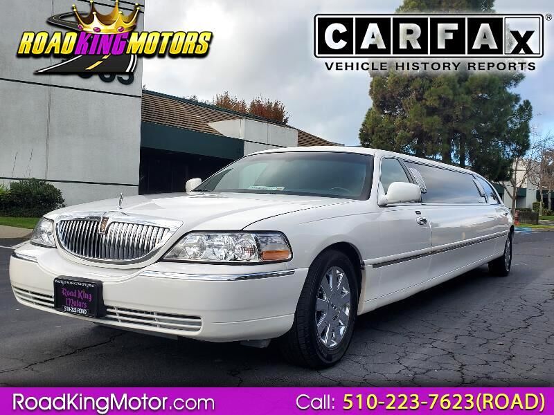 2004 LINCOLN Town Car