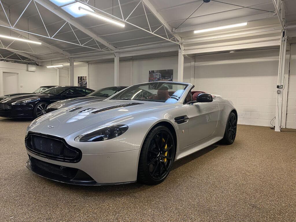 Aston Martin V12 Vantage