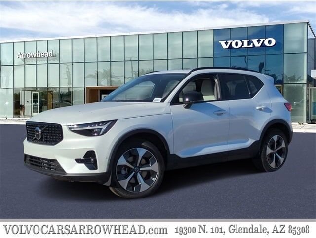 2026 VOLVO XC40
