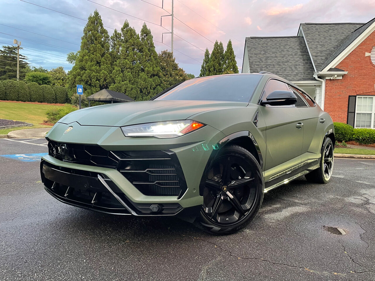 2020 LAMBORGHINI URUS