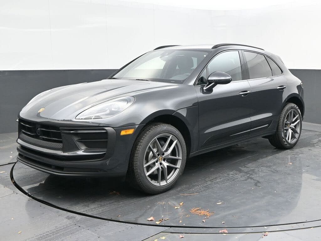 2025 PORSCHE Macan