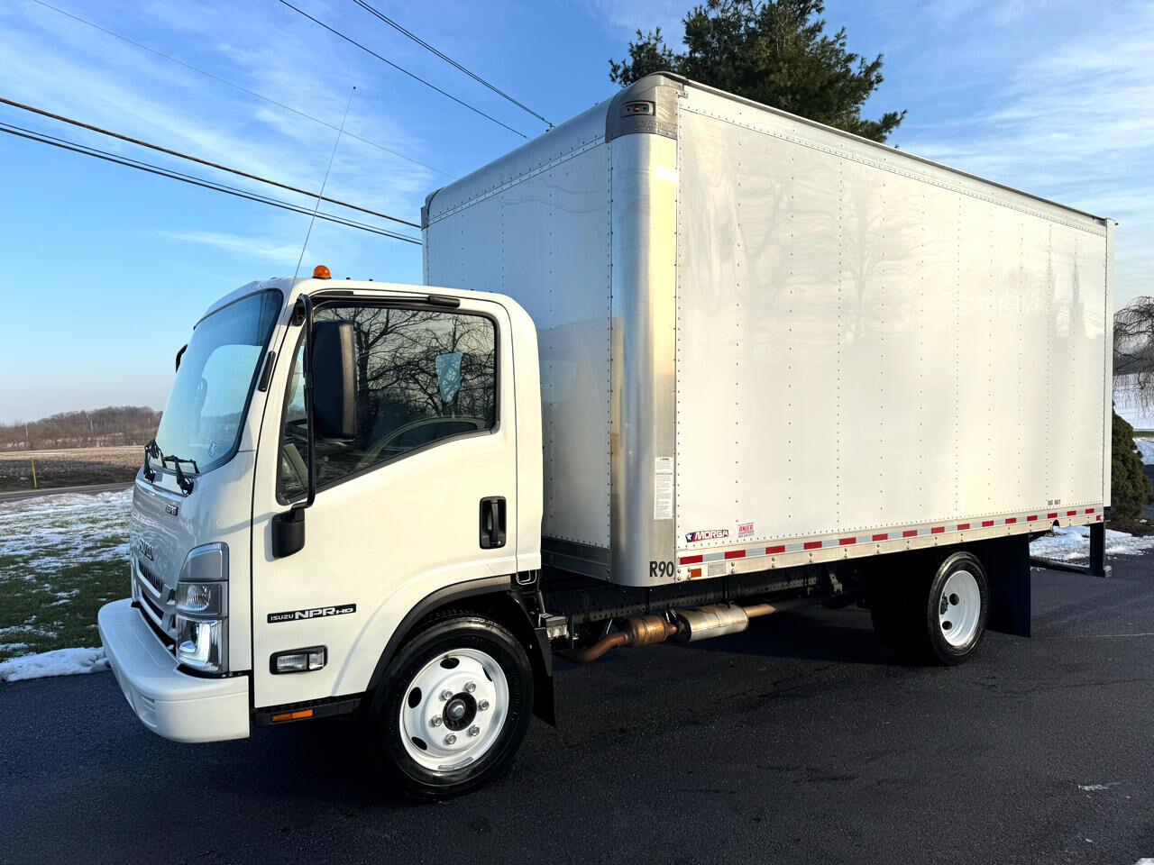 2023 ISUZU NPR-HD