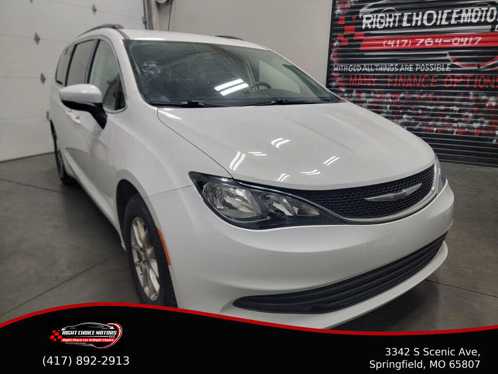 2020 CHRYSLER Voyager