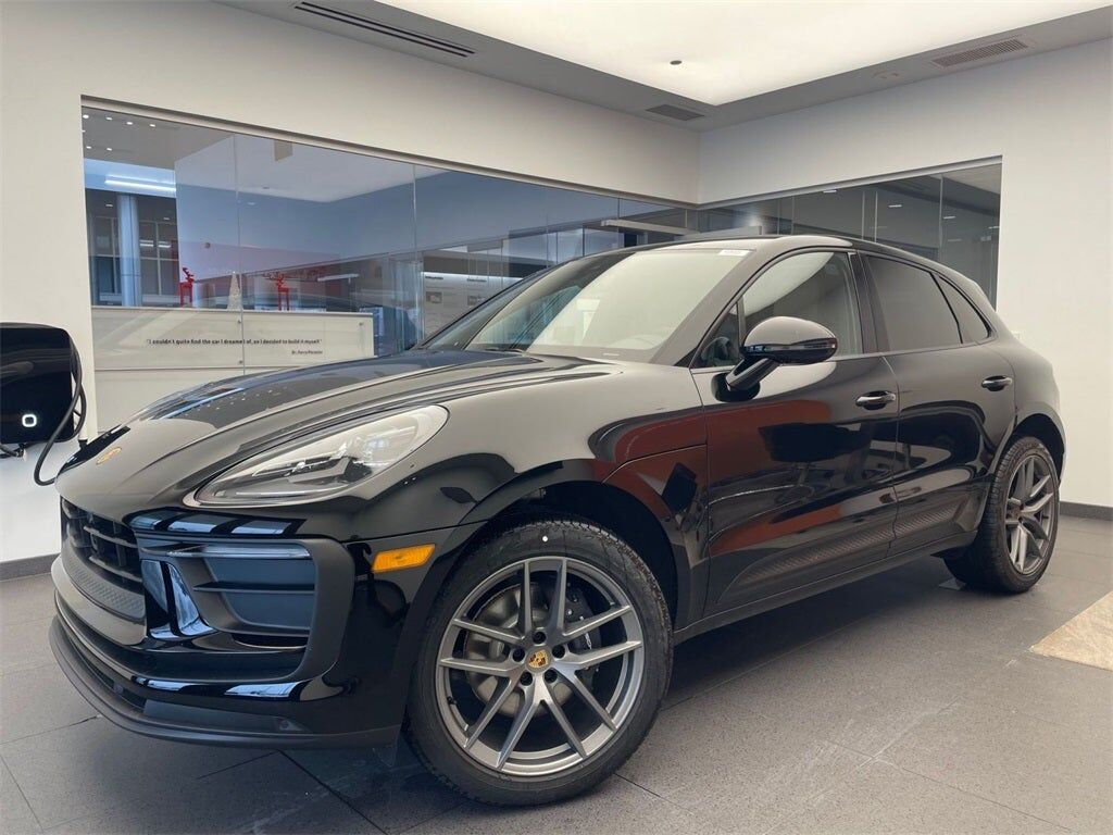 2026 PORSCHE Macan